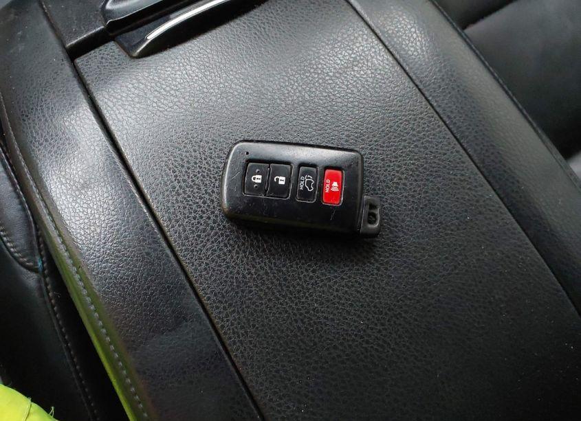 Photo 11 of 2017 Toyota Highlander HYBRID XLE (VIN 5TDJGRFH5HS028726)