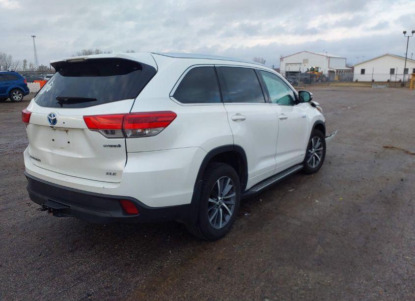 Photo 4 of 2017 Toyota Highlander HYBRID XLE (VIN 5TDJGRFH5HS028726)