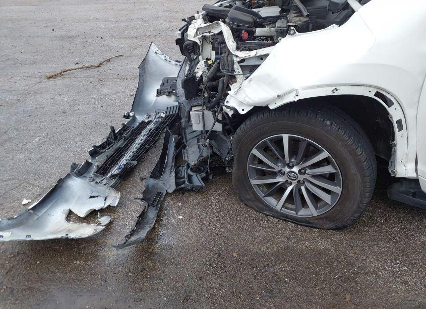 Photo 6 of 2017 Toyota Highlander HYBRID XLE (VIN 5TDJGRFH5HS028726)