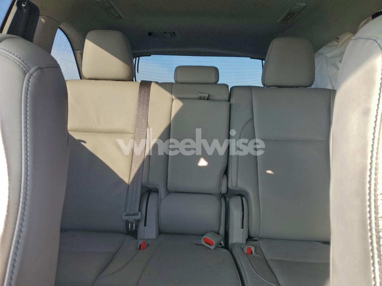 Photo 10 of 2018 TOYOTA HIGHLANDER HYBRID (VIN 5TDJGRFH5JS038291)