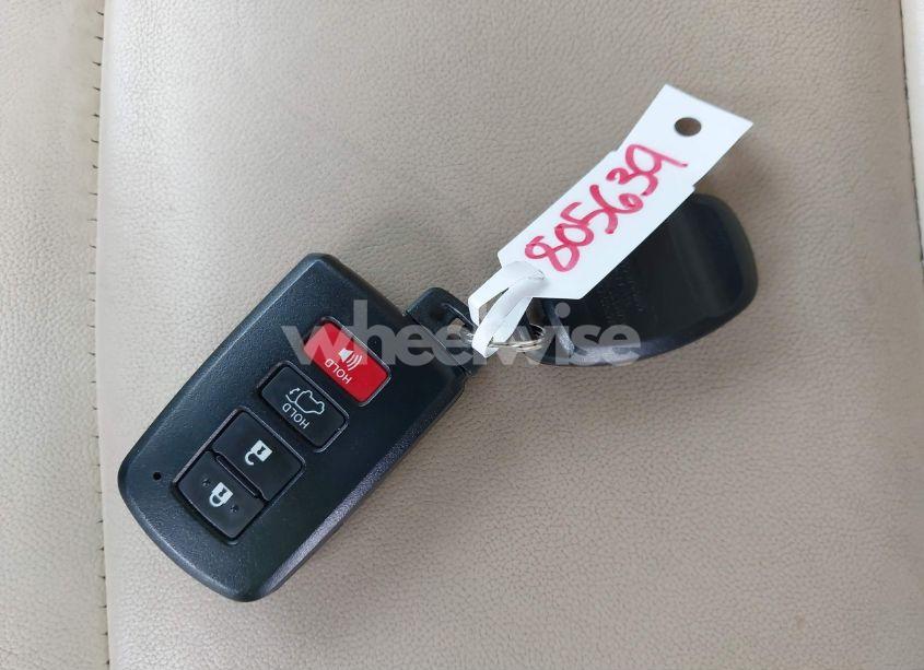 Photo 11 of 2017 Toyota Highlander HYBRID XLE (VIN 5TDJGRFH6HS030792)