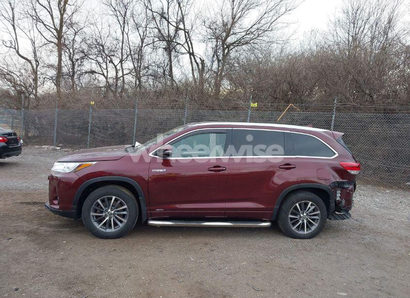 Photo 14 of 2017 Toyota Highlander HYBRID XLE (VIN 5TDJGRFH6HS030792)