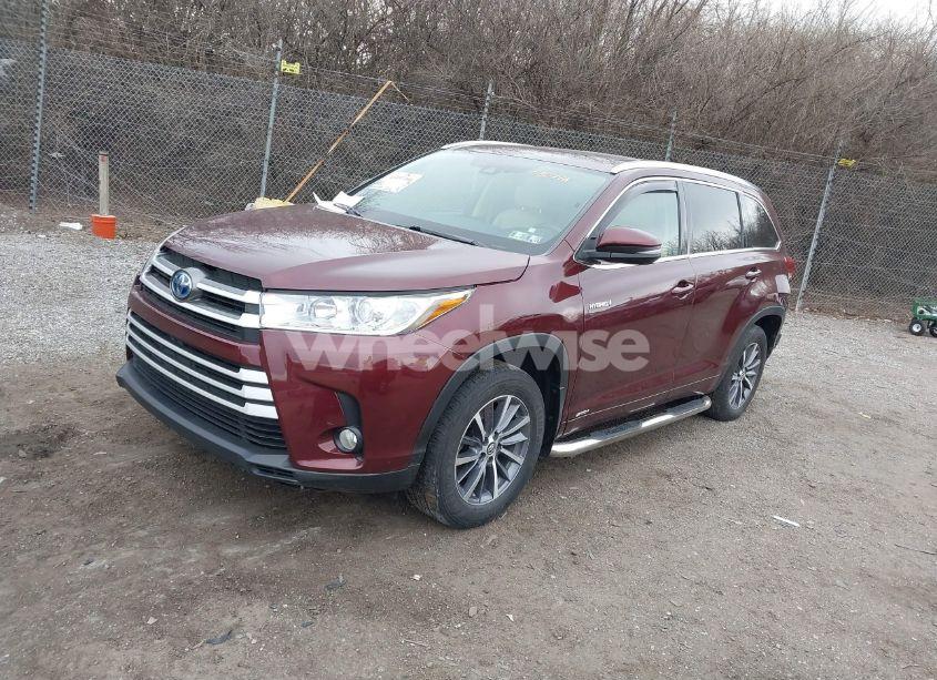 Photo 2 of 2017 Toyota Highlander HYBRID XLE (VIN 5TDJGRFH6HS030792)