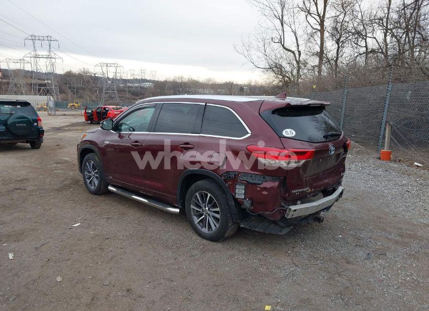Photo 3 of 2017 Toyota Highlander HYBRID XLE (VIN 5TDJGRFH6HS030792)