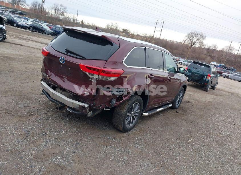 Photo 4 of 2017 Toyota Highlander HYBRID XLE (VIN 5TDJGRFH6HS030792)