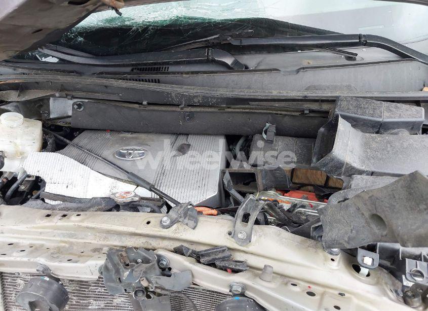 Photo 10 of 2018 Toyota Highlander HYBRID XLE (VIN 5TDJGRFH6JS047582)