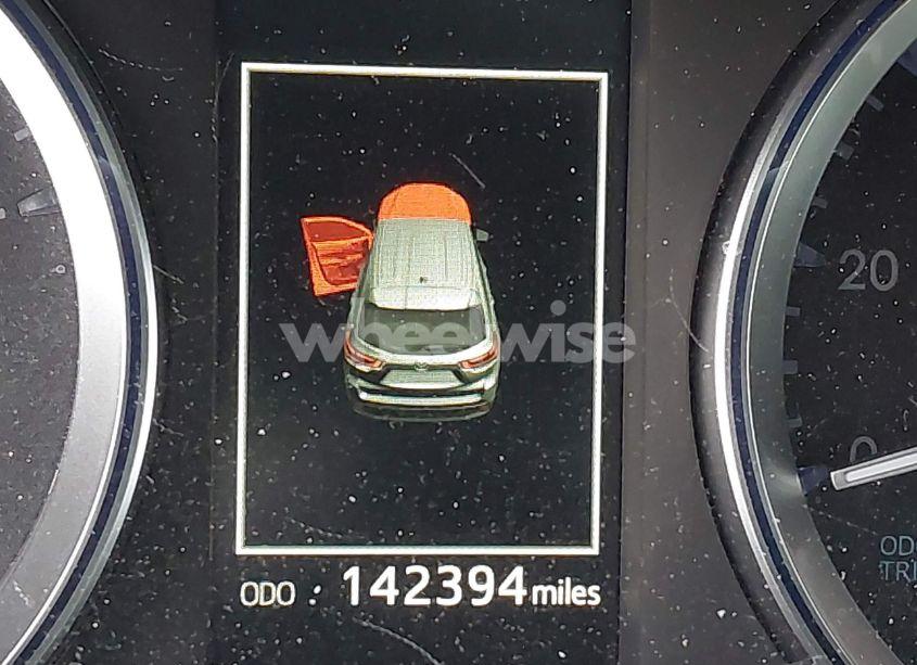 Photo 16 of 2018 Toyota Highlander HYBRID XLE (VIN 5TDJGRFH6JS047582)