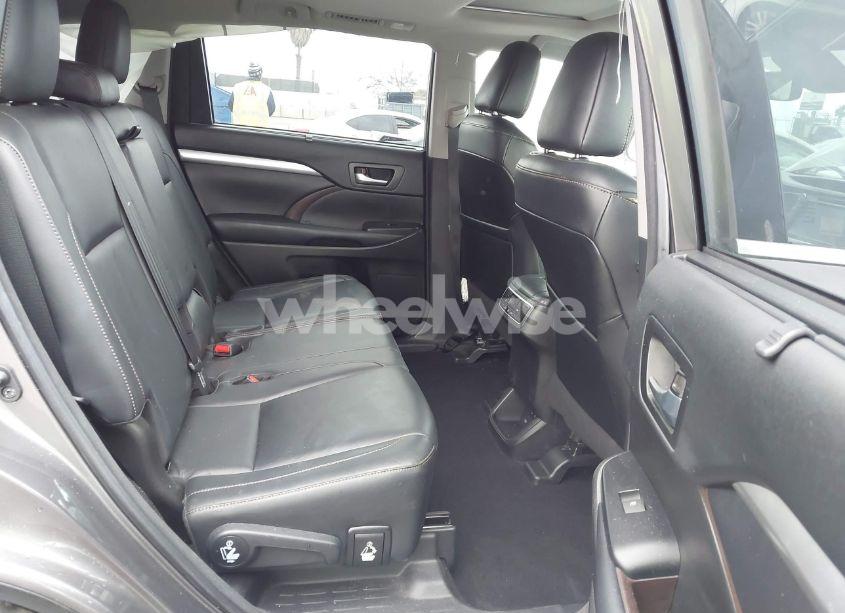 Photo 8 of 2018 Toyota Highlander HYBRID XLE (VIN 5TDJGRFH6JS047582)