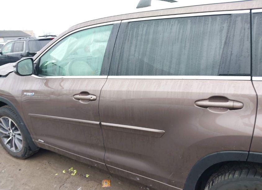 Photo 14 of 2017 Toyota Highlander HYBRID XLE (VIN 5TDJGRFH7HS035192)