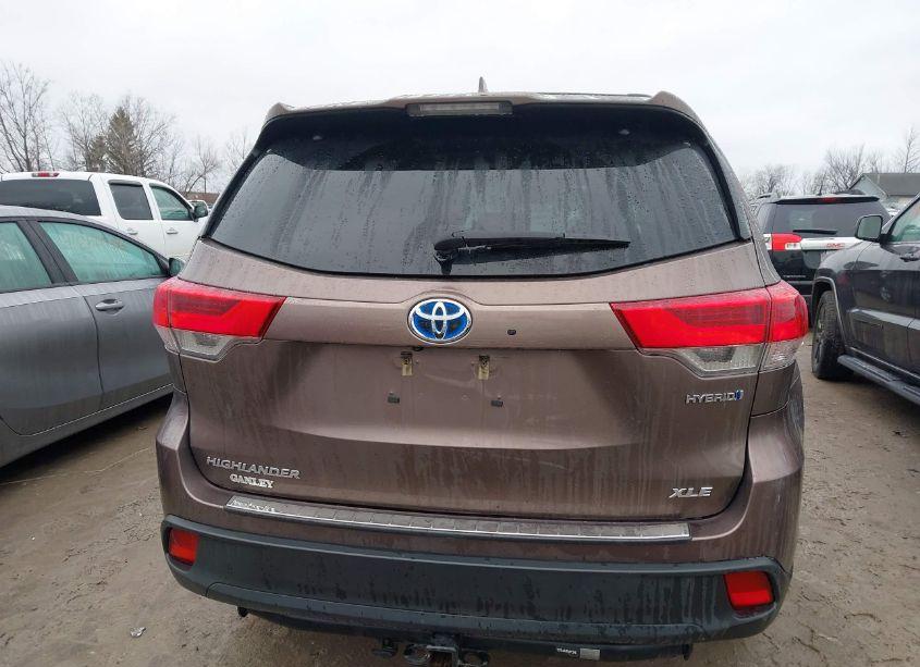 Photo 16 of 2017 Toyota Highlander HYBRID XLE (VIN 5TDJGRFH7HS035192)
