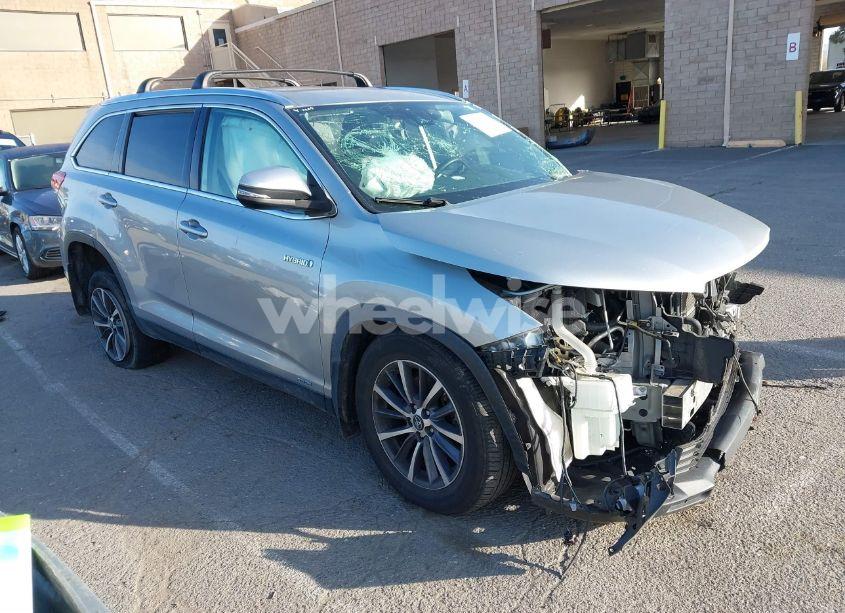 2019 Toyota Highlander HYBRID XLE (VIN 5TDJGRFH8KS068239) main photo