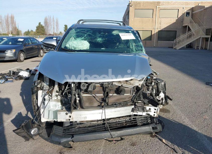 Photo 12 of 2019 Toyota Highlander HYBRID XLE (VIN 5TDJGRFH8KS068239)