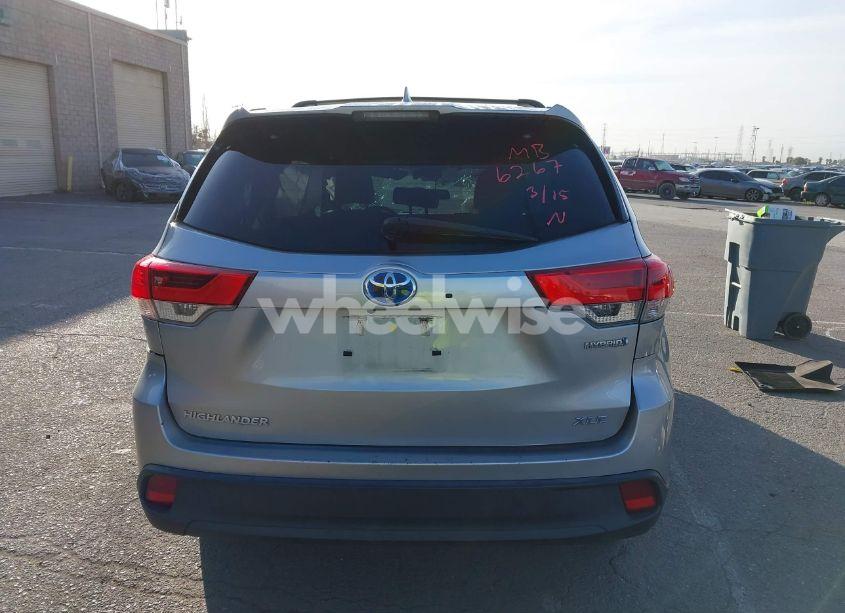 Photo 16 of 2019 Toyota Highlander HYBRID XLE (VIN 5TDJGRFH8KS068239)