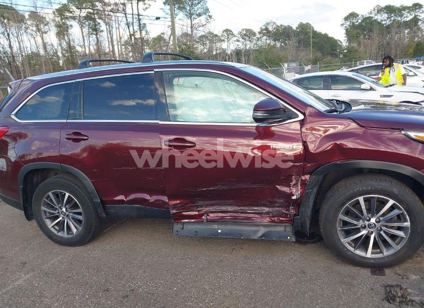 Photo 13 of 2019 Toyota Highlander HYBRID XLE (VIN 5TDJGRFHXKS054780)