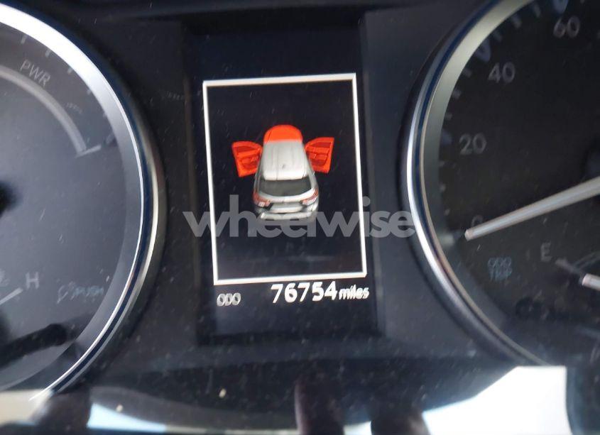 Photo 15 of 2019 Toyota Highlander HYBRID XLE (VIN 5TDJGRFHXKS054780)