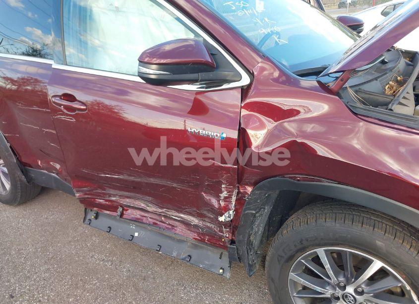Photo 6 of 2019 Toyota Highlander HYBRID XLE (VIN 5TDJGRFHXKS054780)