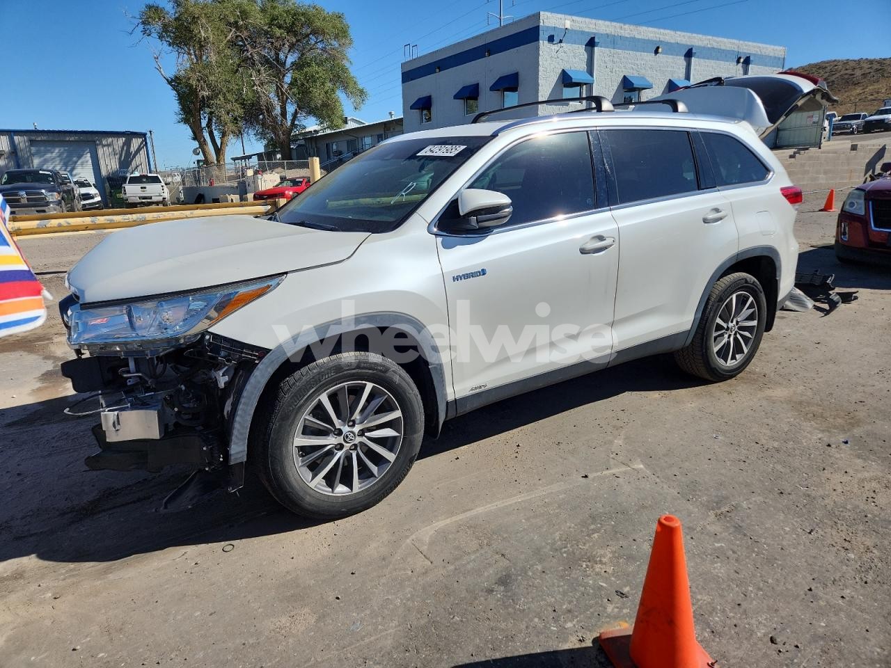 2019 TOYOTA HIGHLANDER HYBRID (VIN 5TDJGRFHXKS075693) main photo