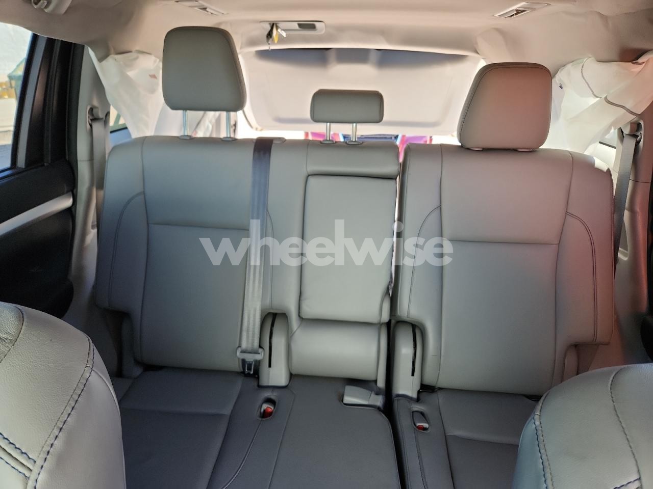 Photo 10 of 2019 TOYOTA HIGHLANDER HYBRID (VIN 5TDJGRFHXKS075693)