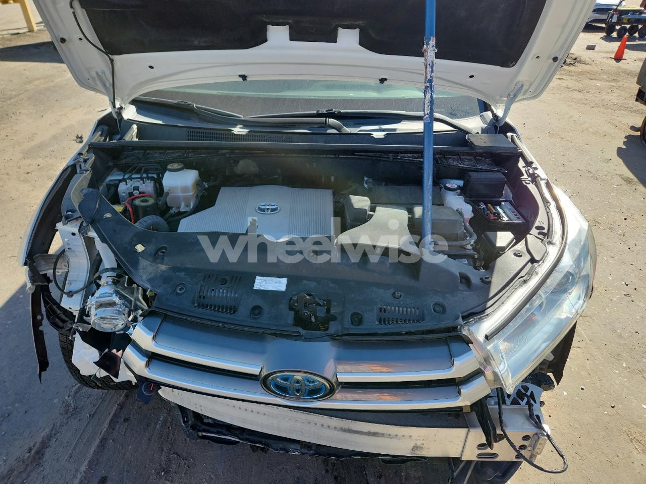 Photo 12 of 2019 TOYOTA HIGHLANDER HYBRID (VIN 5TDJGRFHXKS075693)