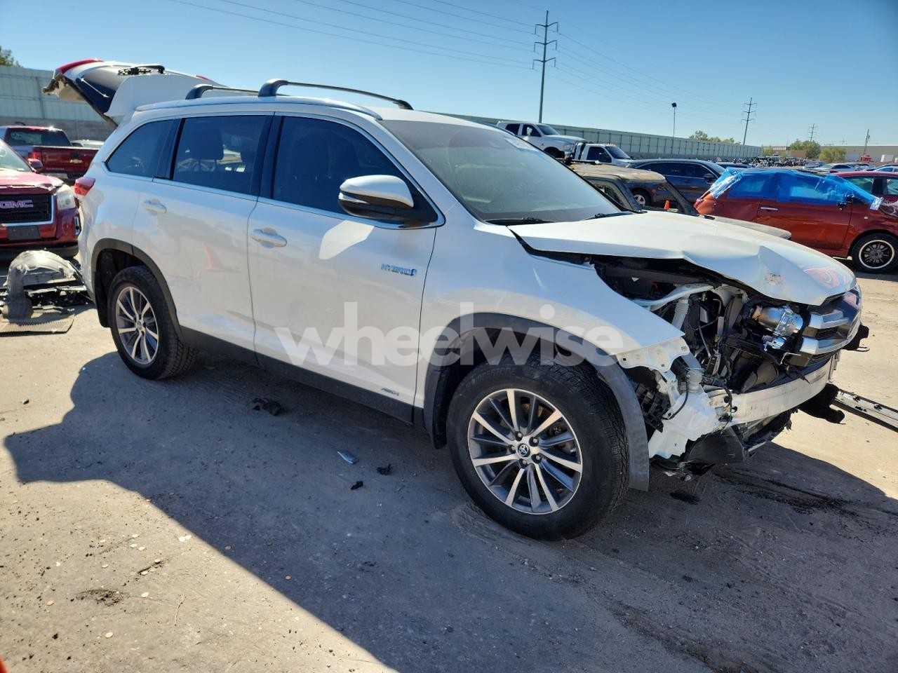 Photo 4 of 2019 TOYOTA HIGHLANDER HYBRID (VIN 5TDJGRFHXKS075693)