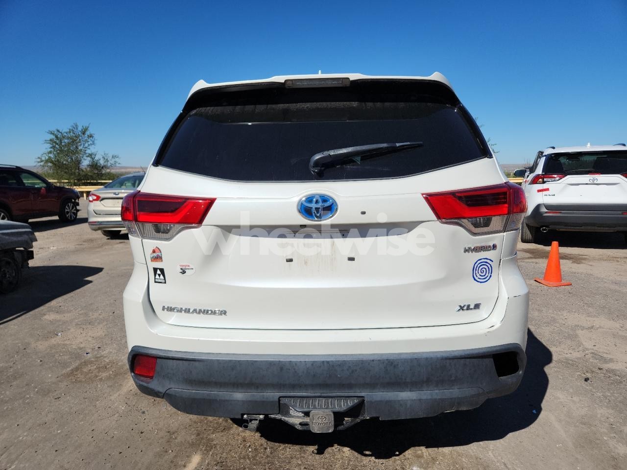 Photo 6 of 2019 TOYOTA HIGHLANDER HYBRID (VIN 5TDJGRFHXKS075693)