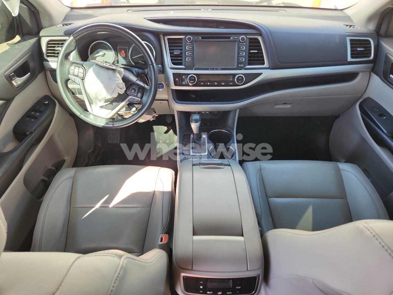 Photo 8 of 2019 TOYOTA HIGHLANDER HYBRID (VIN 5TDJGRFHXKS075693)