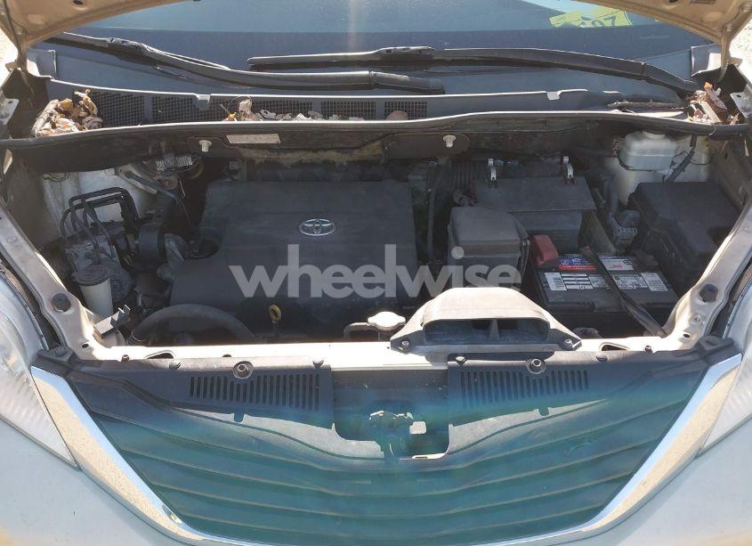Photo 10 of 2011 Toyota Sienna LE (VIN 5TDJK3DC0BS019829)