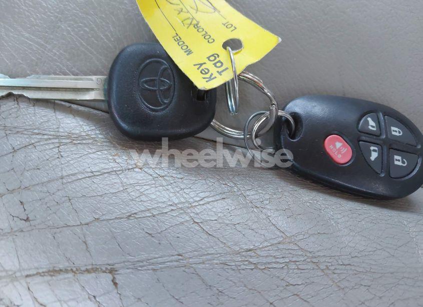 Photo 11 of 2011 Toyota Sienna LE (VIN 5TDJK3DC0BS019829)