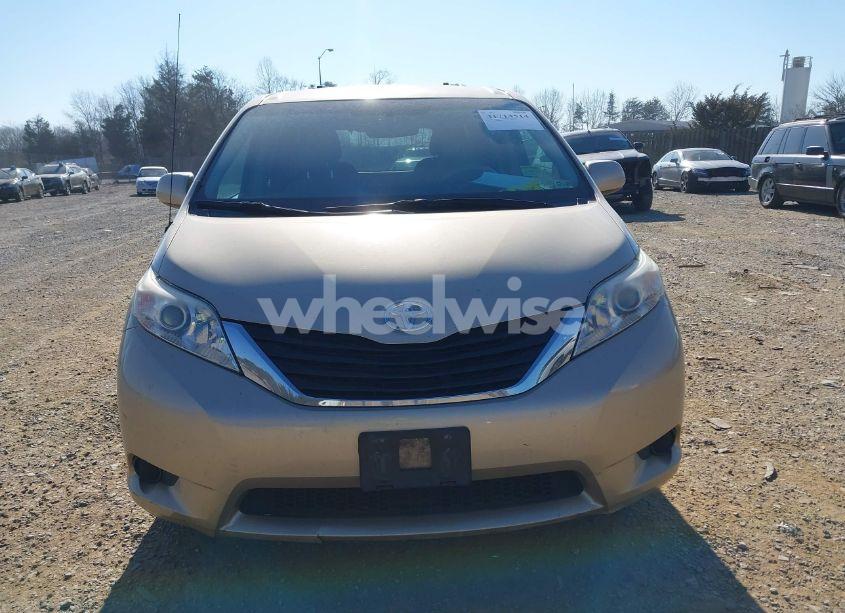 Photo 12 of 2011 Toyota Sienna LE (VIN 5TDJK3DC0BS019829)