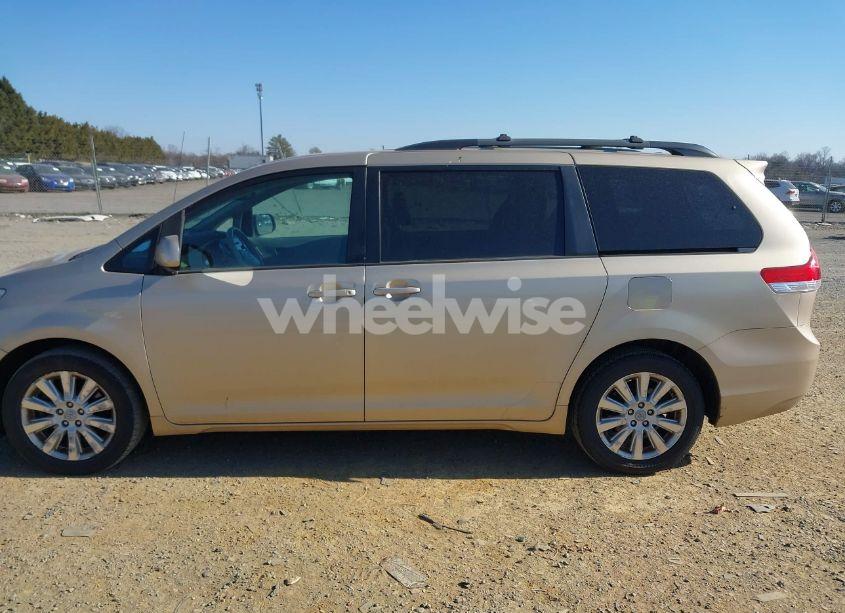 Photo 13 of 2011 Toyota Sienna LE (VIN 5TDJK3DC0BS019829)