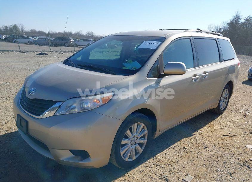 Photo 2 of 2011 Toyota Sienna LE (VIN 5TDJK3DC0BS019829)