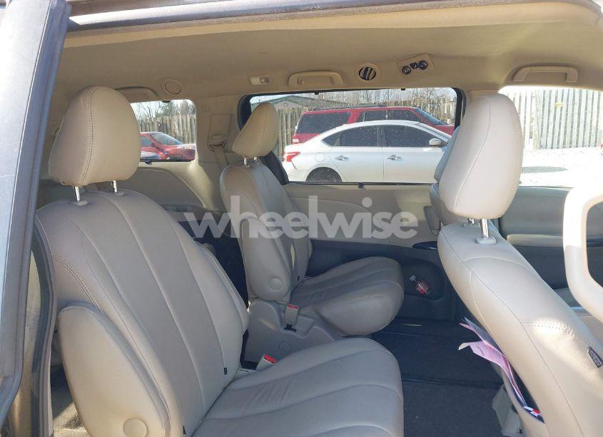 Photo 8 of 2011 Toyota Sienna LE (VIN 5TDJK3DC0BS019829)