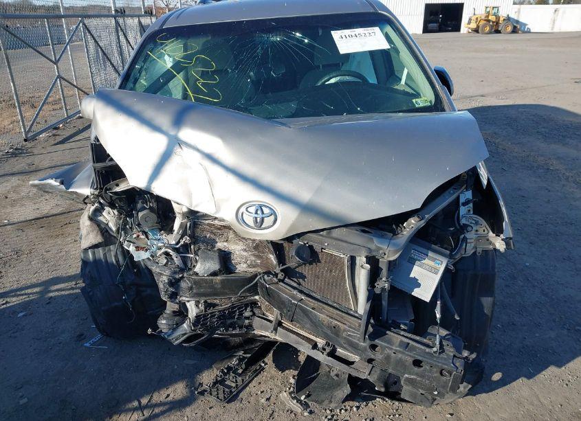 Photo 13 of 2015 Toyota Sienna LE 7 PASSENGER (VIN 5TDJK3DC0FS094438)