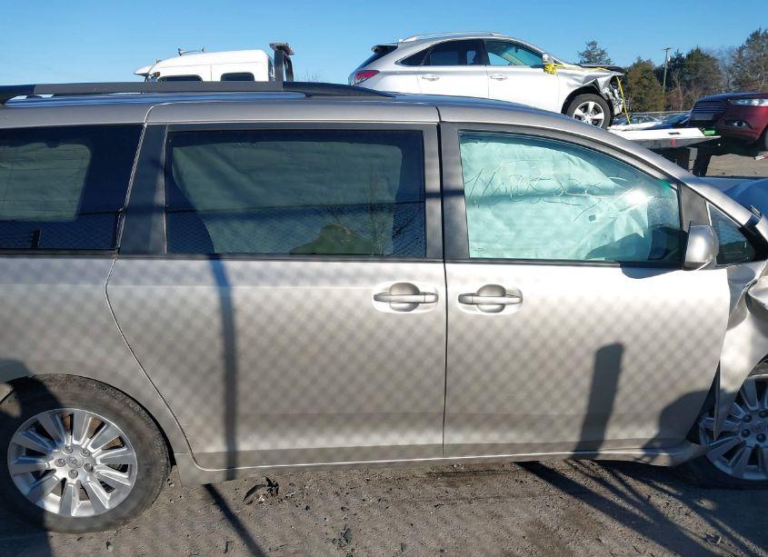 Photo 14 of 2015 Toyota Sienna LE 7 PASSENGER (VIN 5TDJK3DC0FS094438)