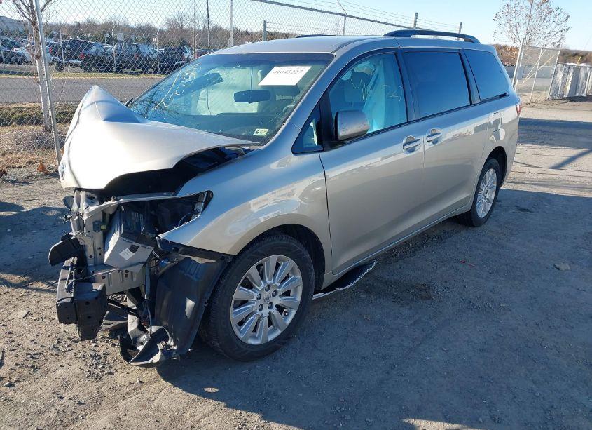 Photo 2 of 2015 Toyota Sienna LE 7 PASSENGER (VIN 5TDJK3DC0FS094438)