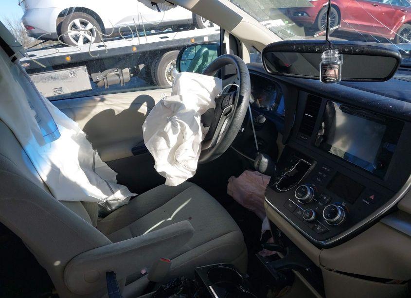 Photo 5 of 2015 Toyota Sienna LE 7 PASSENGER (VIN 5TDJK3DC0FS094438)
