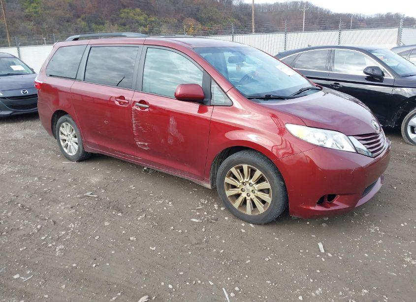 2015 Toyota Sienna LE 7 PASSENGER (VIN 5TDJK3DC0FS097288) main photo