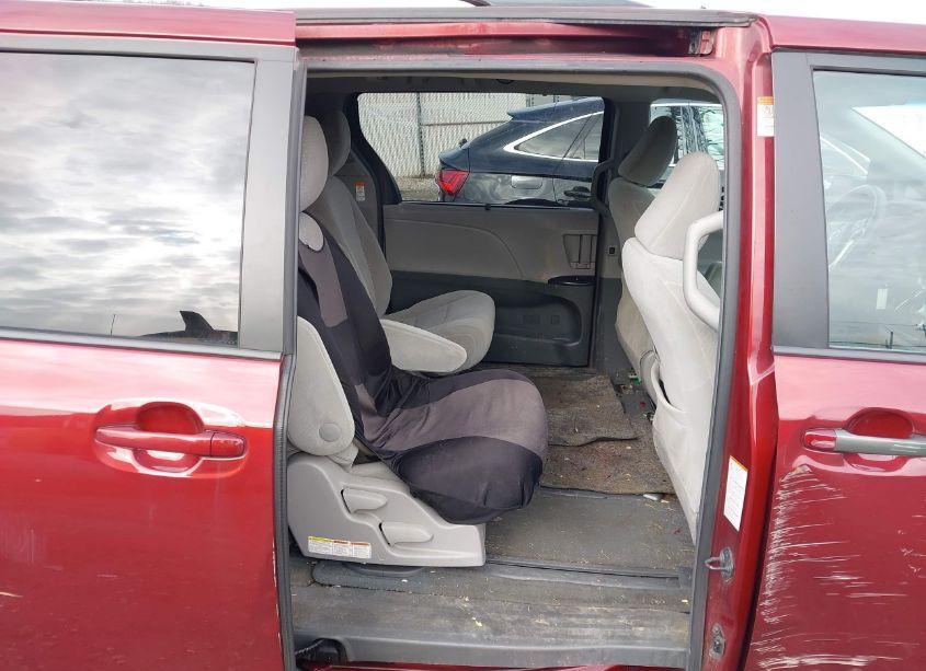 Photo 8 of 2015 Toyota Sienna LE 7 PASSENGER (VIN 5TDJK3DC0FS097288)