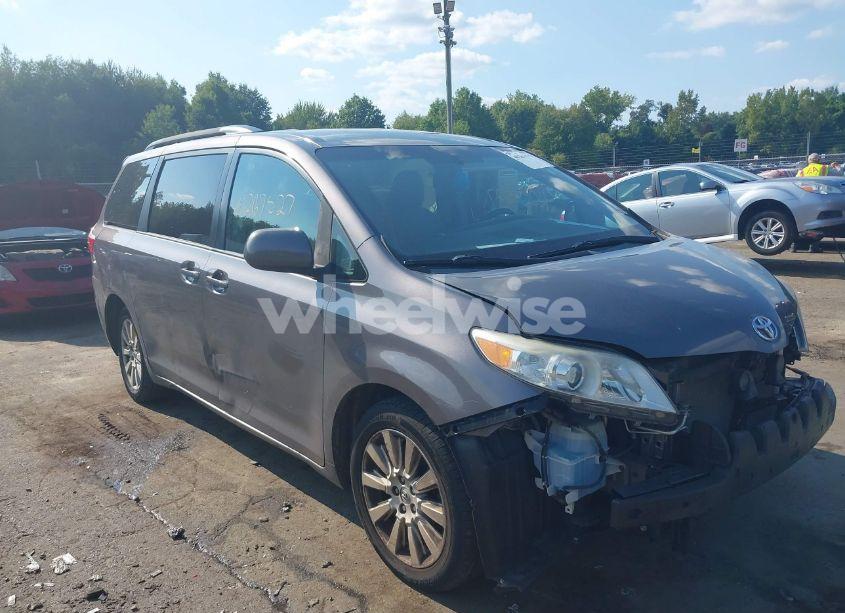 2015 Toyota Sienna LE 7 PASSENGER (VIN 5TDJK3DC0FS128006) main photo