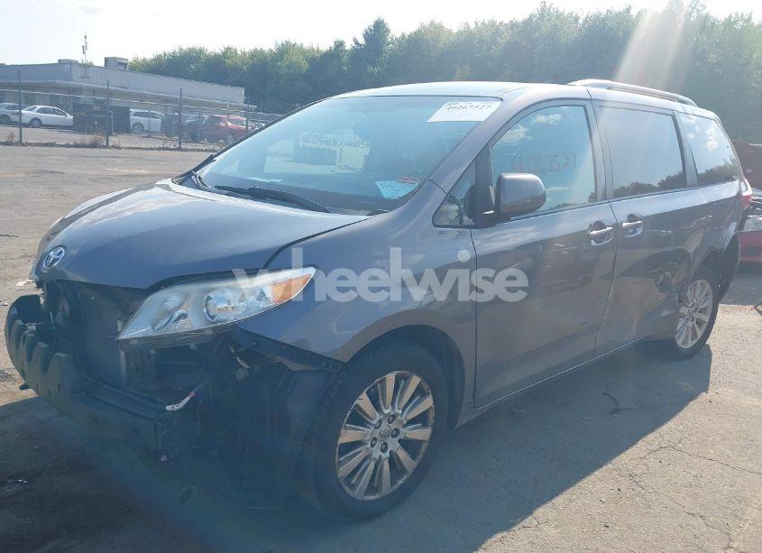 Photo 2 of 2015 Toyota Sienna LE 7 PASSENGER (VIN 5TDJK3DC0FS128006)