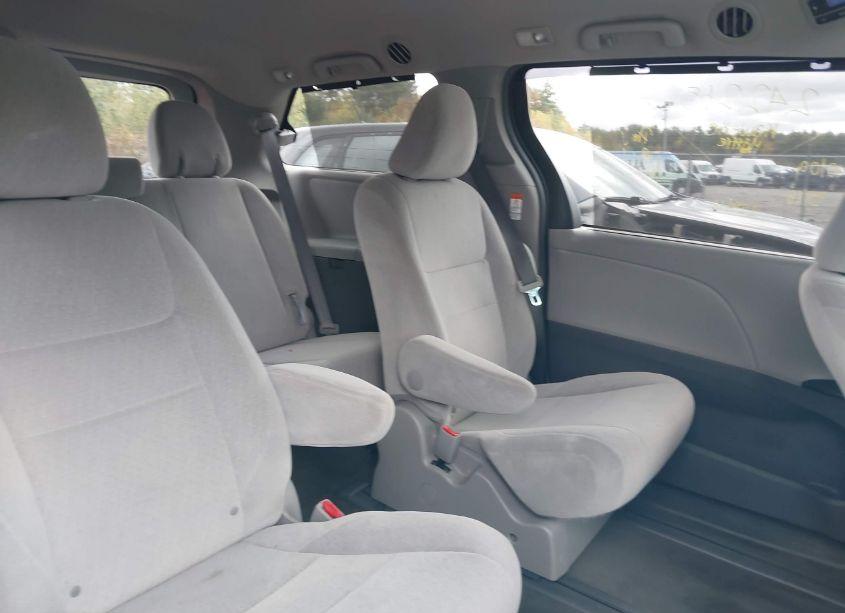 Photo 8 of 2016 Toyota Sienna LE 7 PASSENGER (VIN 5TDJK3DC1GS140084)