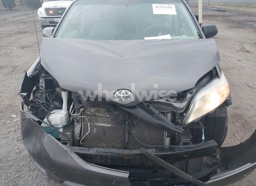 Photo 12 of 2011 Toyota Sienna LE (VIN 5TDJK3DC2BS001395)