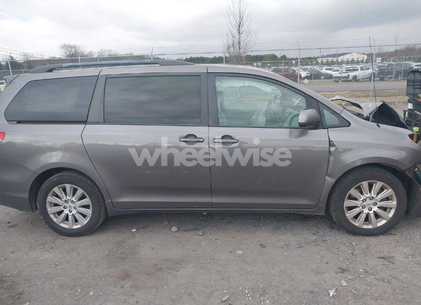 Photo 13 of 2011 Toyota Sienna LE (VIN 5TDJK3DC2BS001395)
