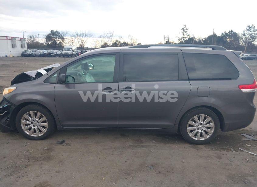 Photo 14 of 2011 Toyota Sienna LE (VIN 5TDJK3DC2BS001395)