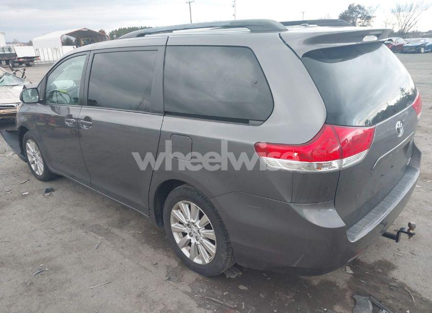 Photo 3 of 2011 Toyota Sienna LE (VIN 5TDJK3DC2BS001395)