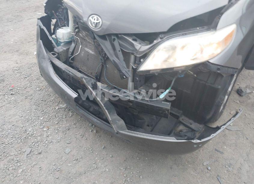 Photo 6 of 2011 Toyota Sienna LE (VIN 5TDJK3DC2BS001395)