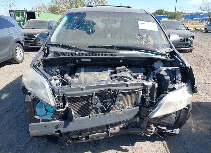 Photo 13 of 2011 Toyota Sienna LE (VIN 5TDJK3DC2BS004264)