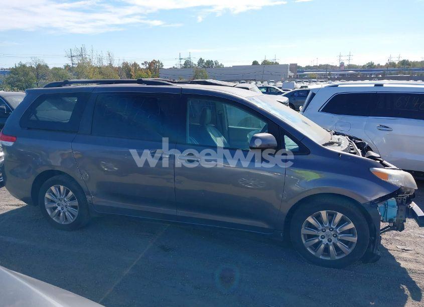 Photo 14 of 2011 Toyota Sienna LE (VIN 5TDJK3DC2BS004264)