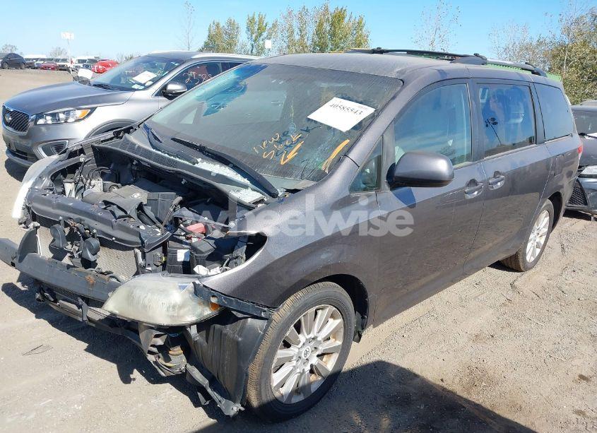 Photo 2 of 2011 Toyota Sienna LE (VIN 5TDJK3DC2BS004264)