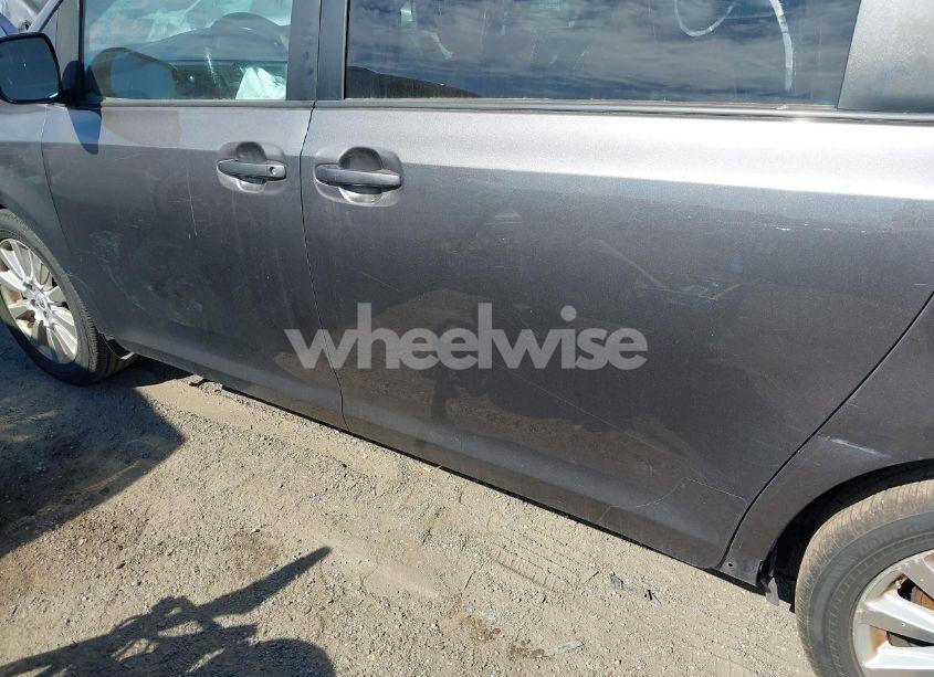 Photo 20 of 2011 Toyota Sienna LE (VIN 5TDJK3DC2BS004264)